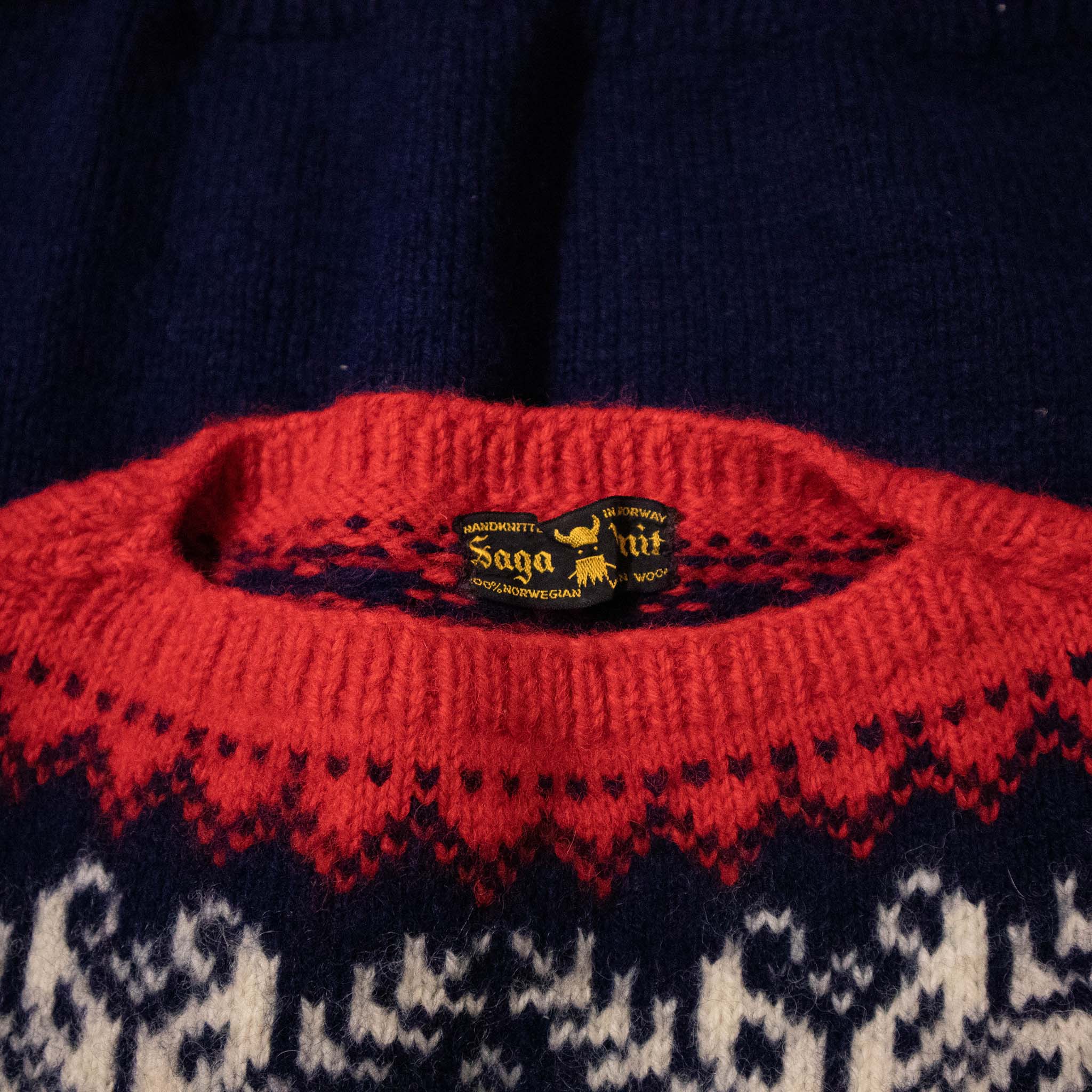 100% Handmade Vintage wool sweater - Size L