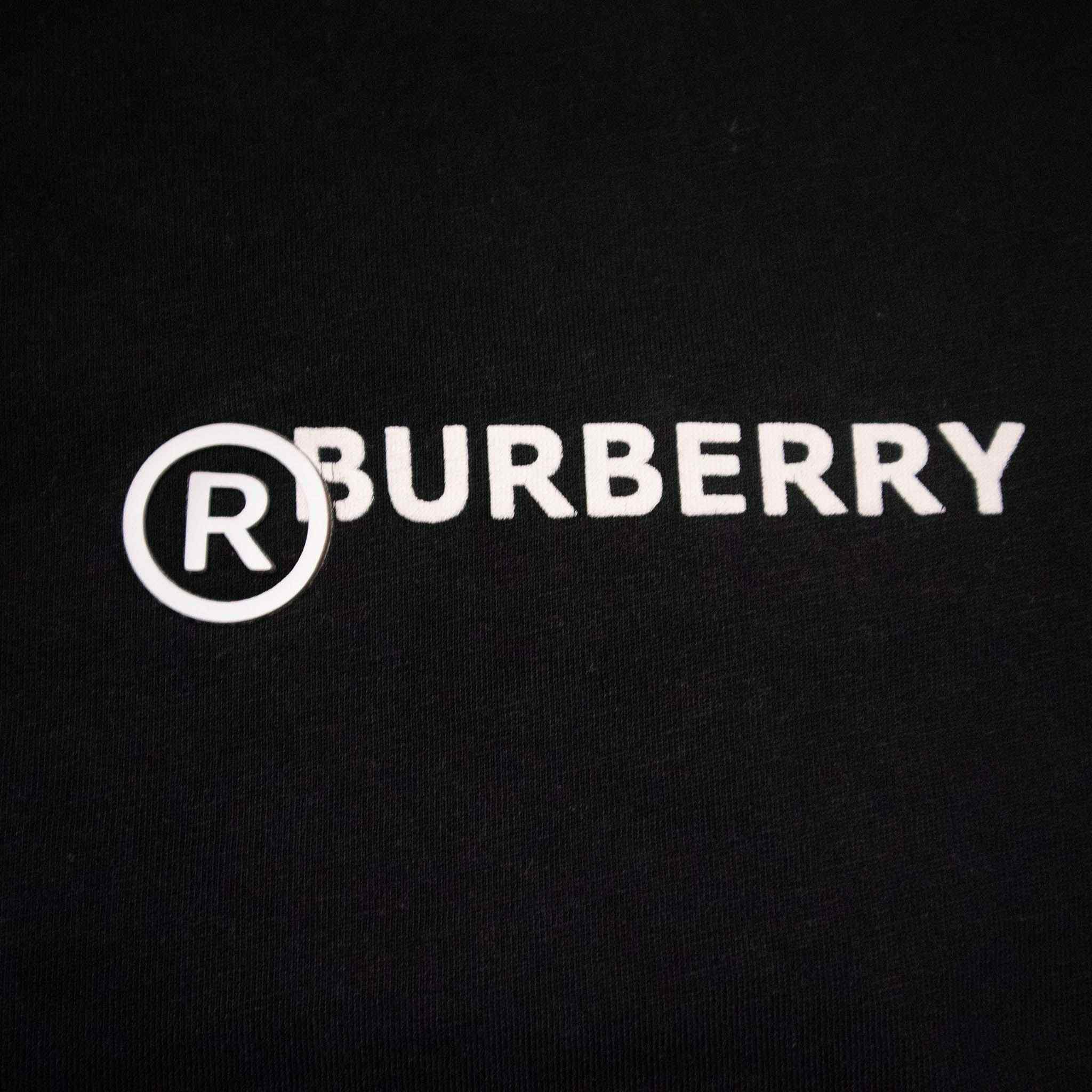 Burberry T shirt - Size S