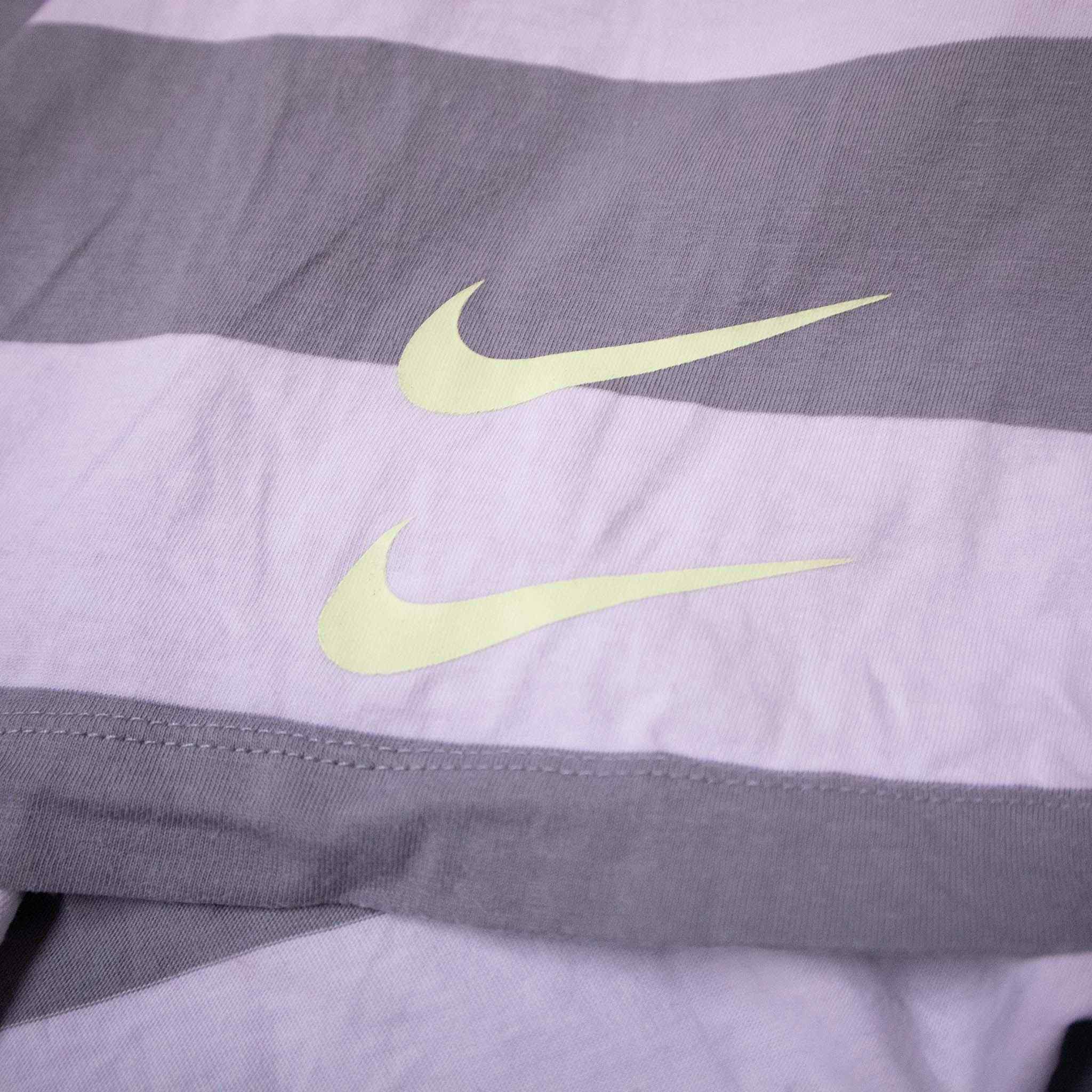 Nike T-Shirt - Size S