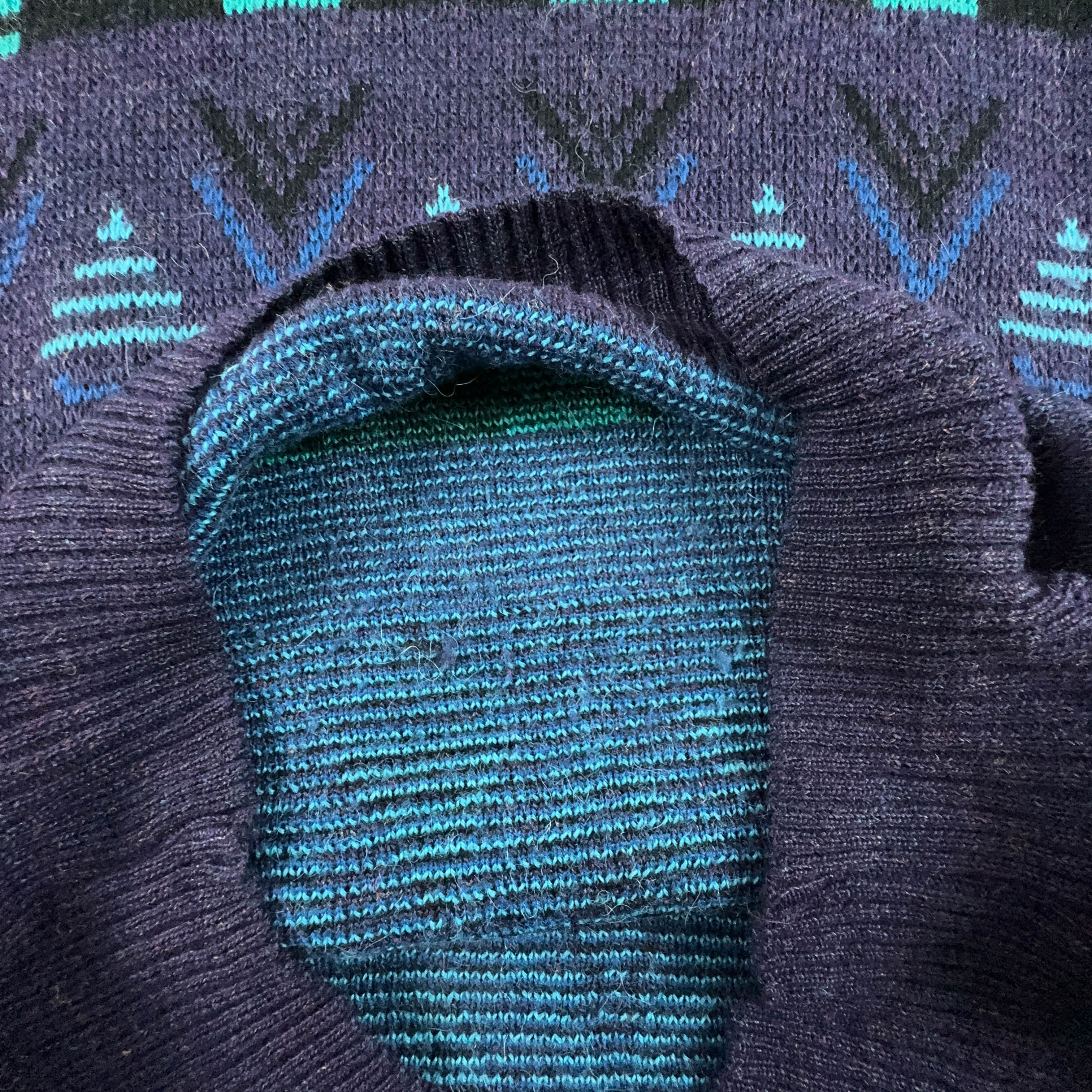 Maglione Adidas Vintage viola 40% lana a fantasia geometrica a girocollo - Taglia 48 uomo