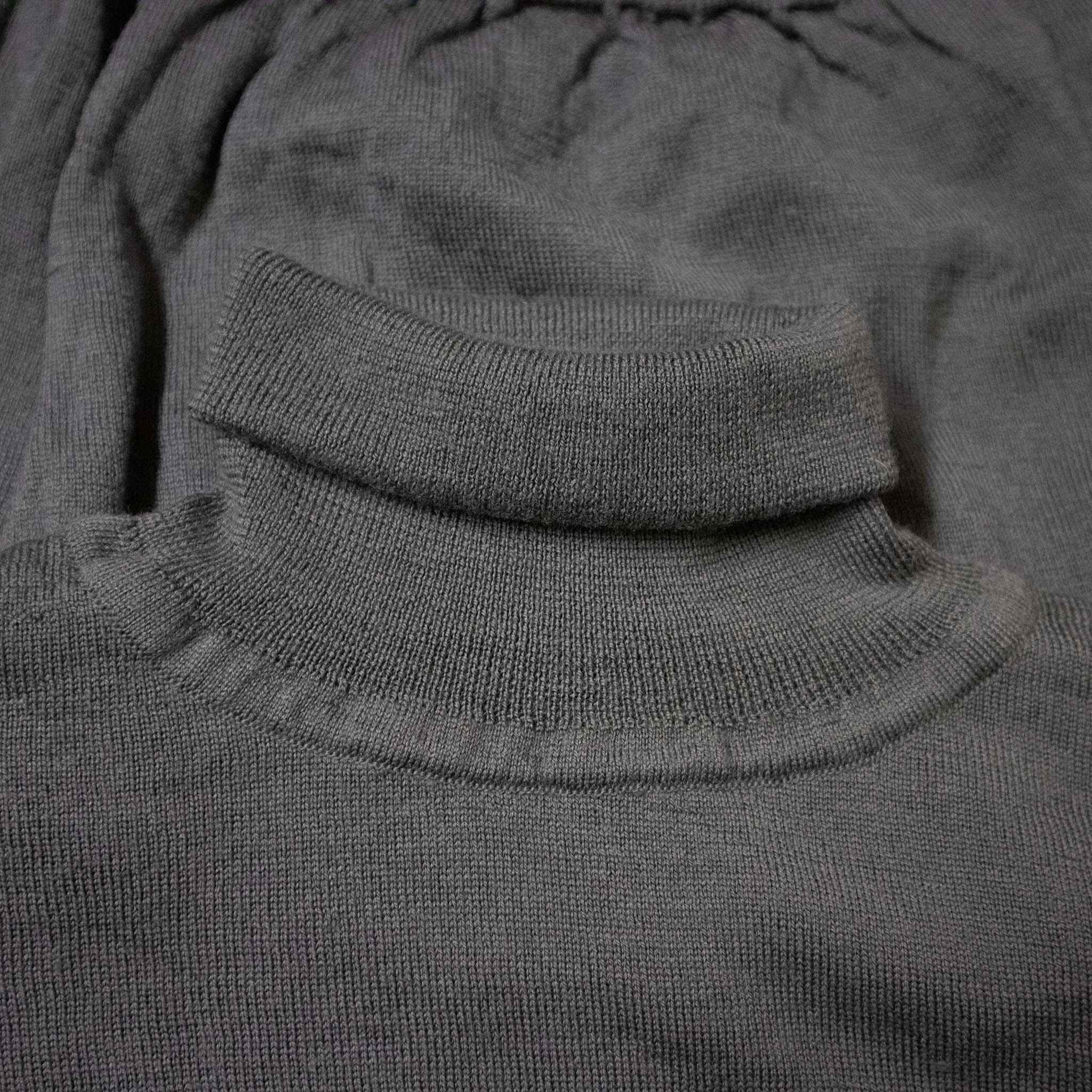 Versace sweater 100% wool - Size L