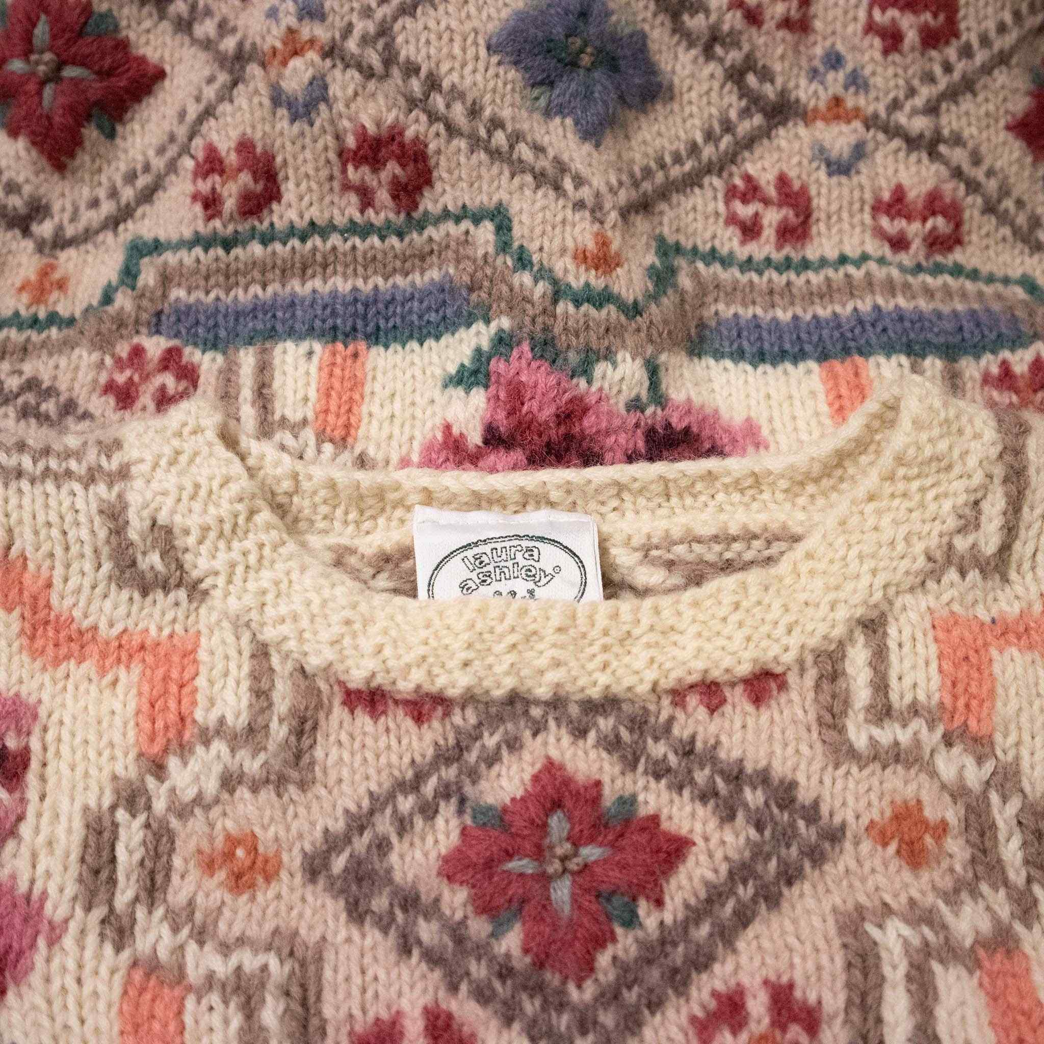 Vintage 100% wool sweater - Size M