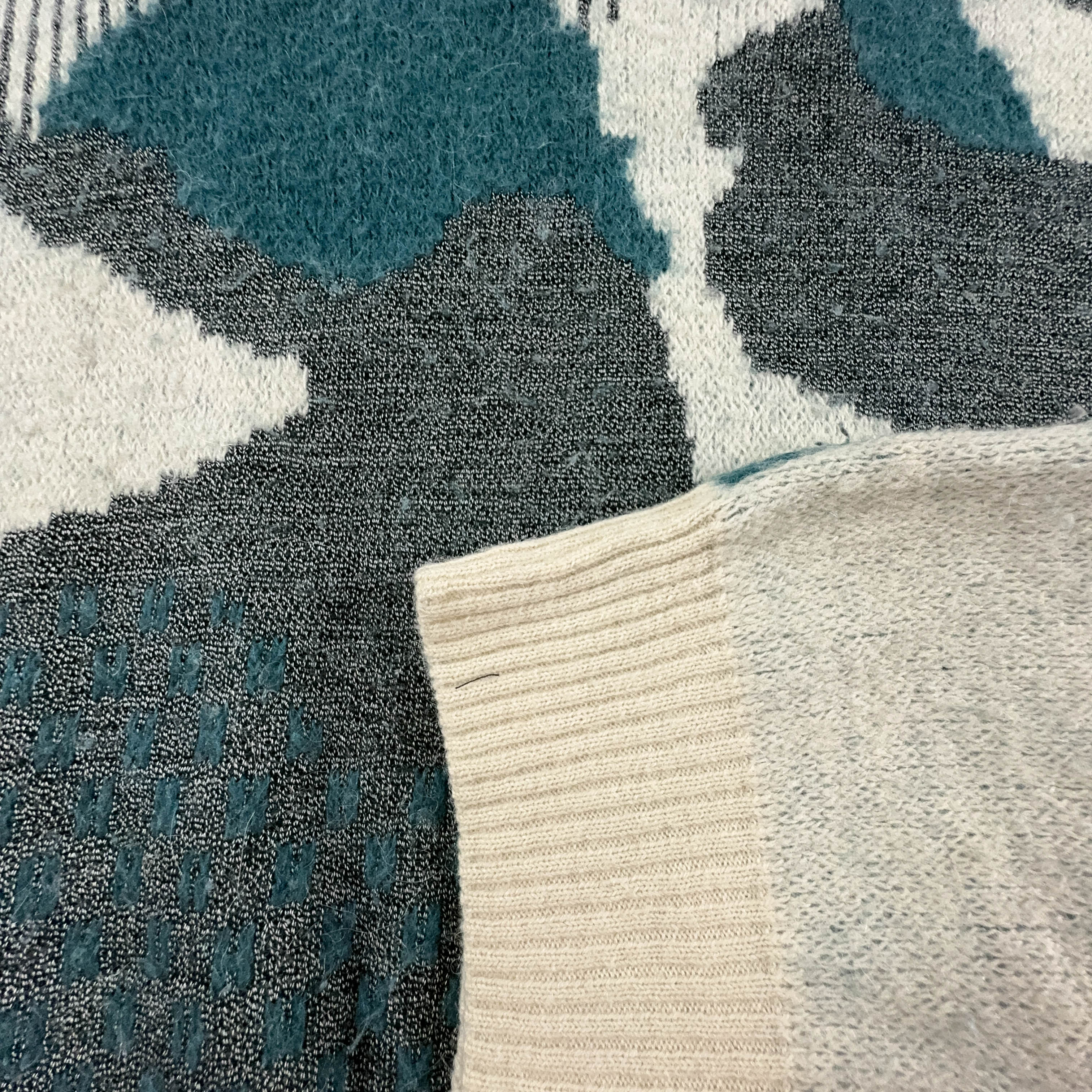 Maglione Adidas Vintage 44% lana beige e verde a girocollo - Taglia S/M donna