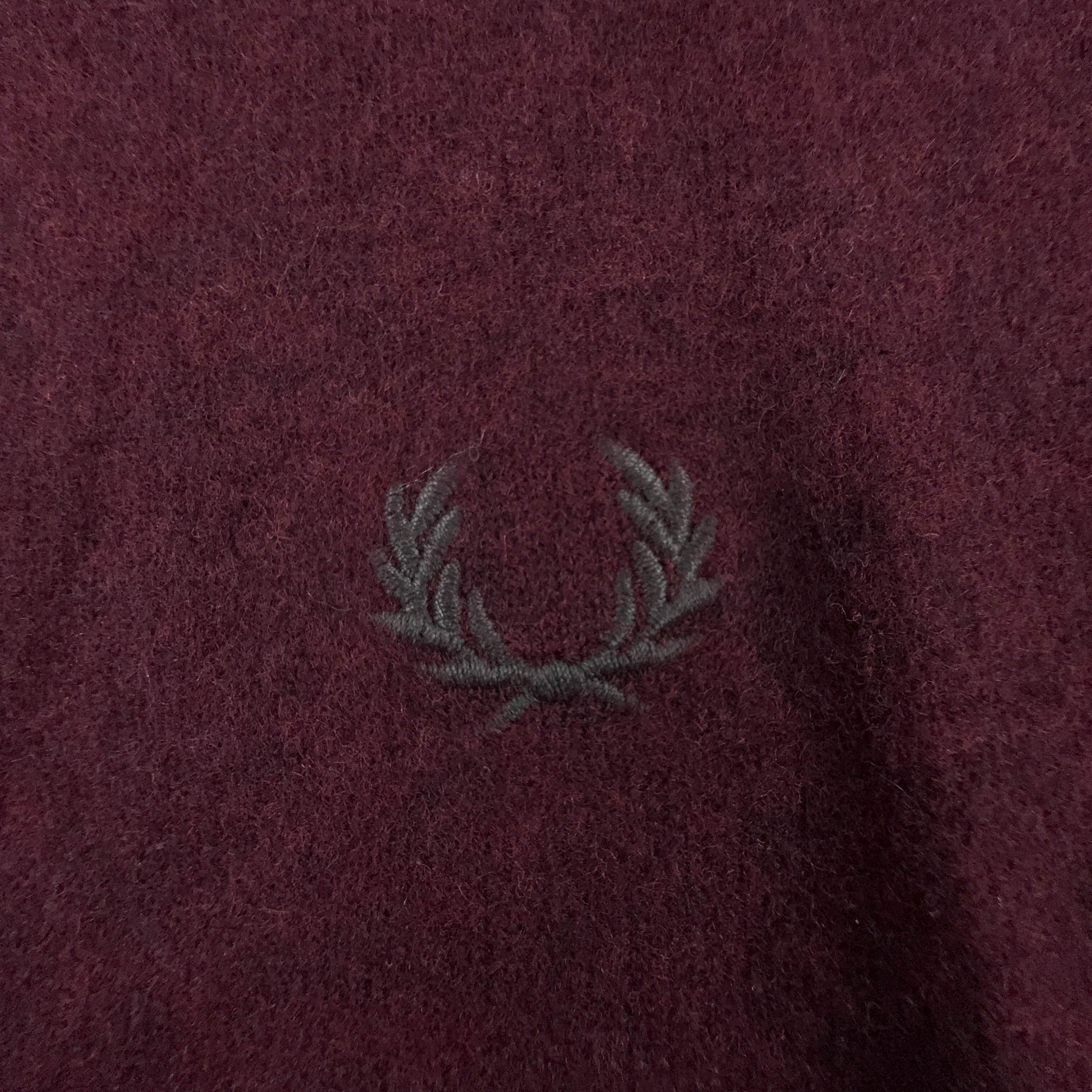 Maglione Fred Perry bordeaux scollo a V logo ricamato 100% lana - Taglia S uomo