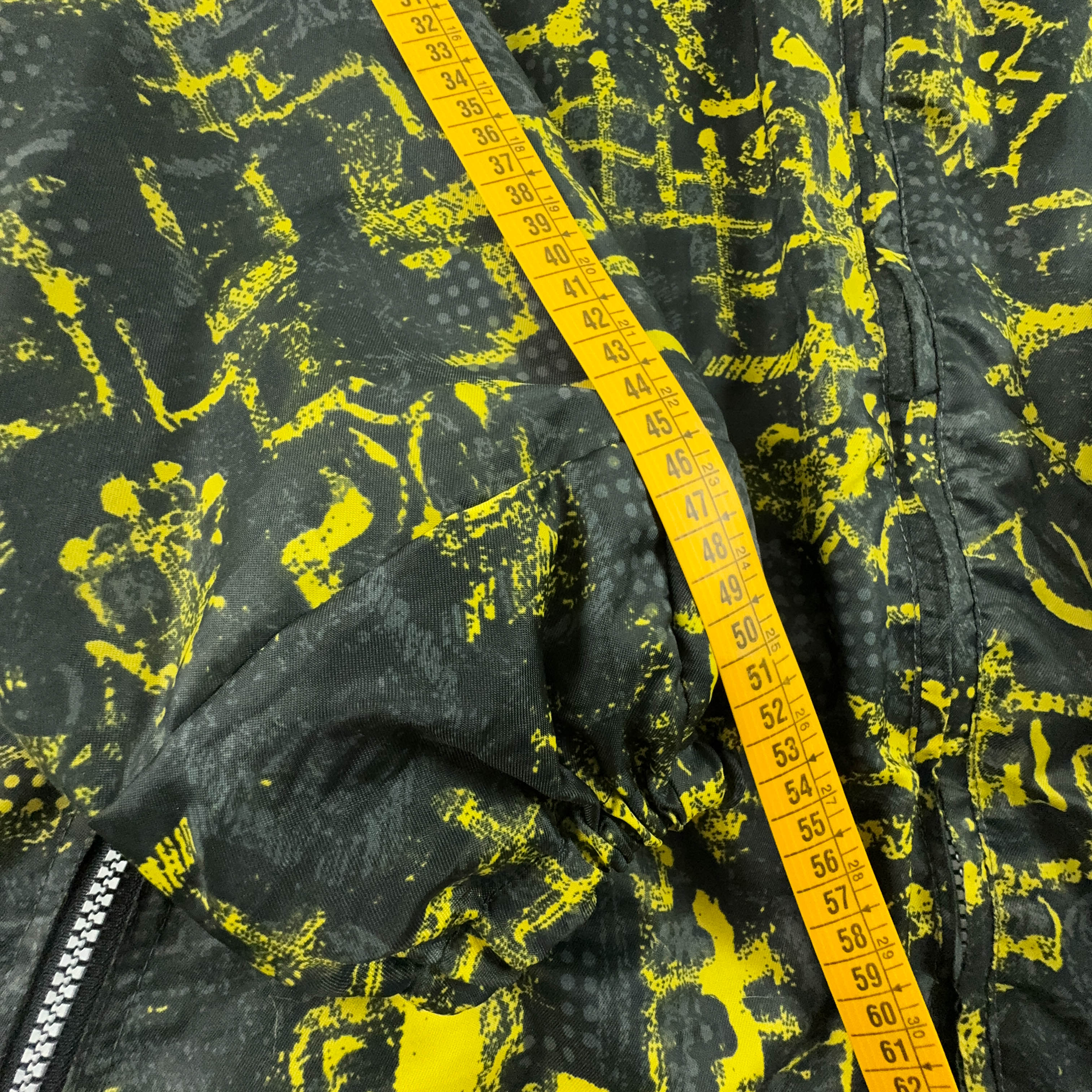 Giacca da Sci/Snowboard Vintage nera e gialla a fantasia con zip - Taglia 44 uomo