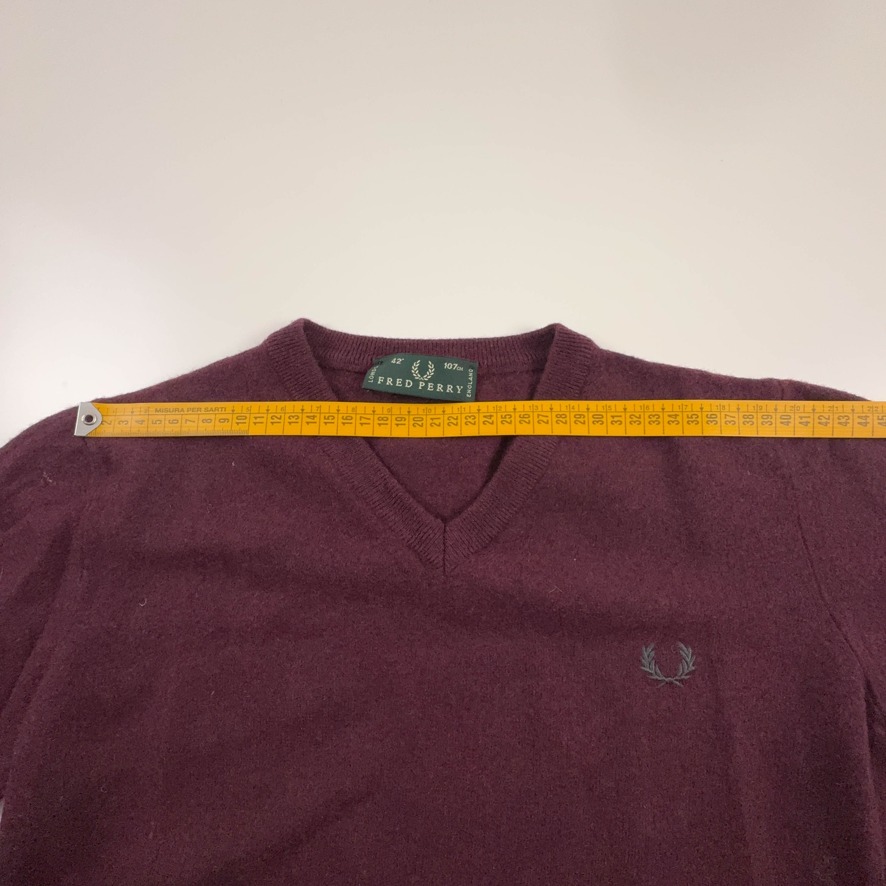 Maglione Fred Perry bordeaux scollo a V logo ricamato 100% lana - Taglia S uomo