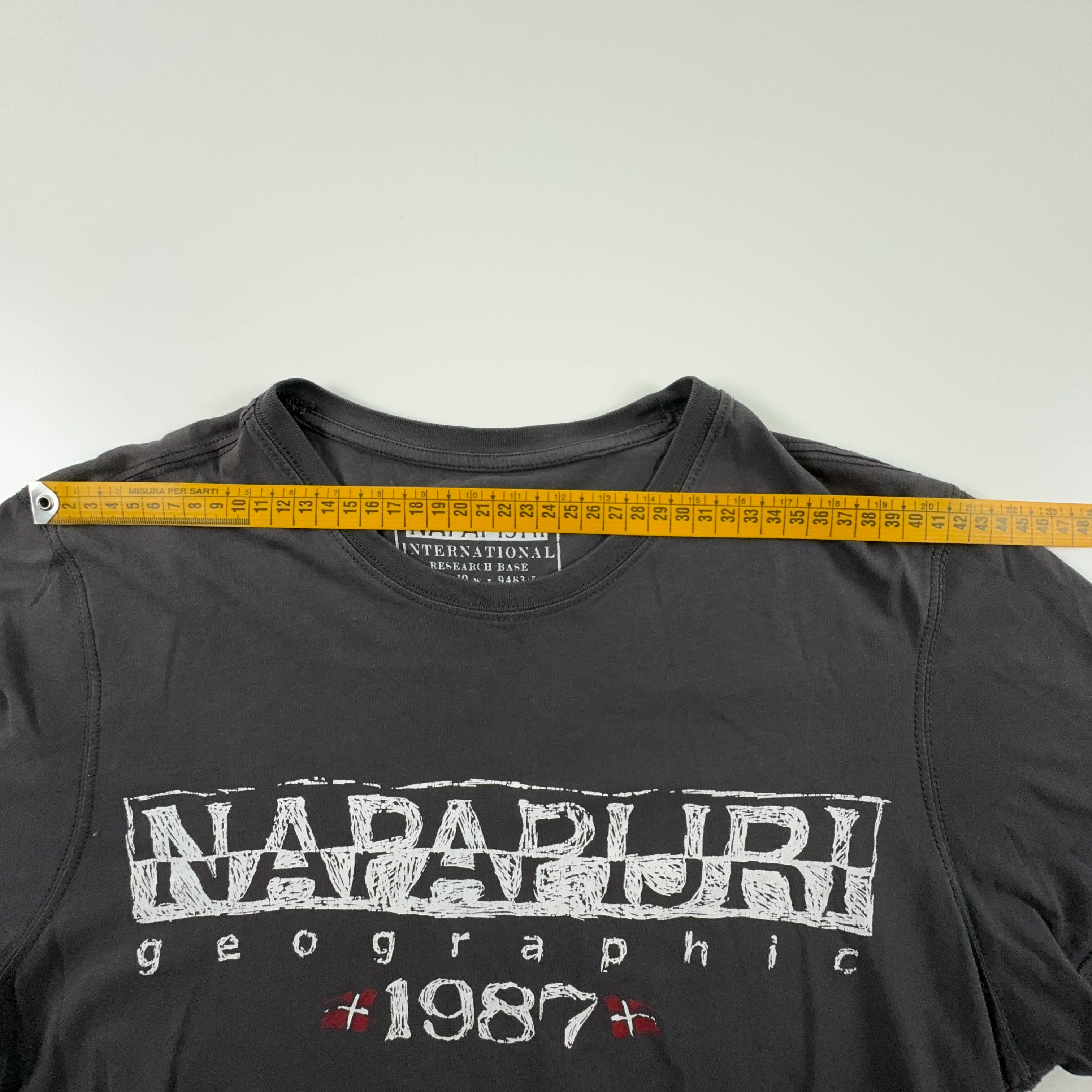 Napapijri T-shirt with dark grey logo print and crew neck - Men's Size M