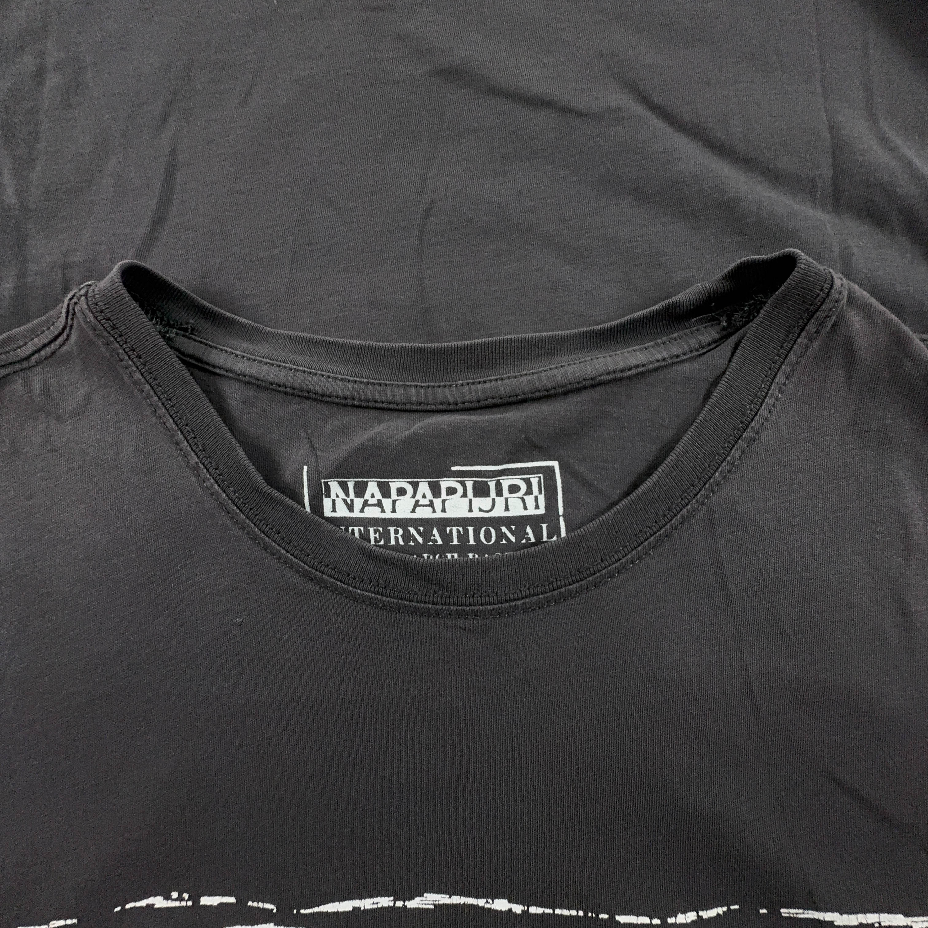 Napapijri T-shirt with dark grey logo print and crew neck - Men's Size M