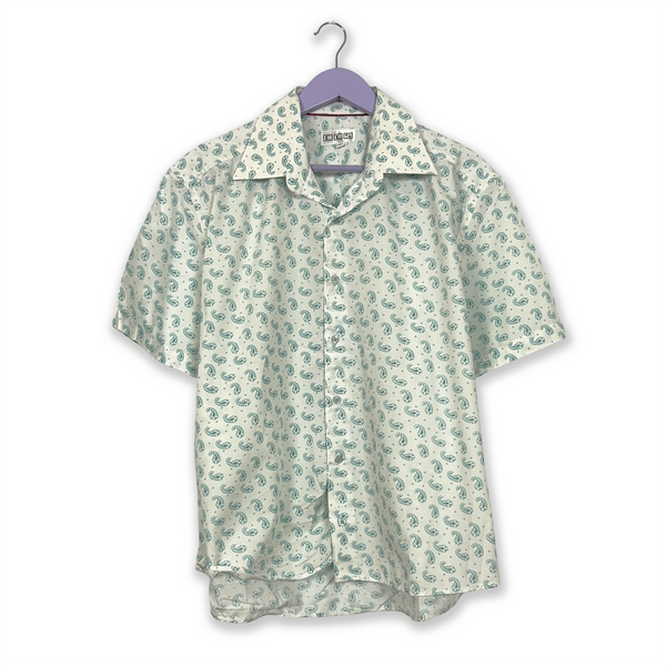 Vintage light blue and white paisley patterned short-sleeved shirt - Men's size M/L