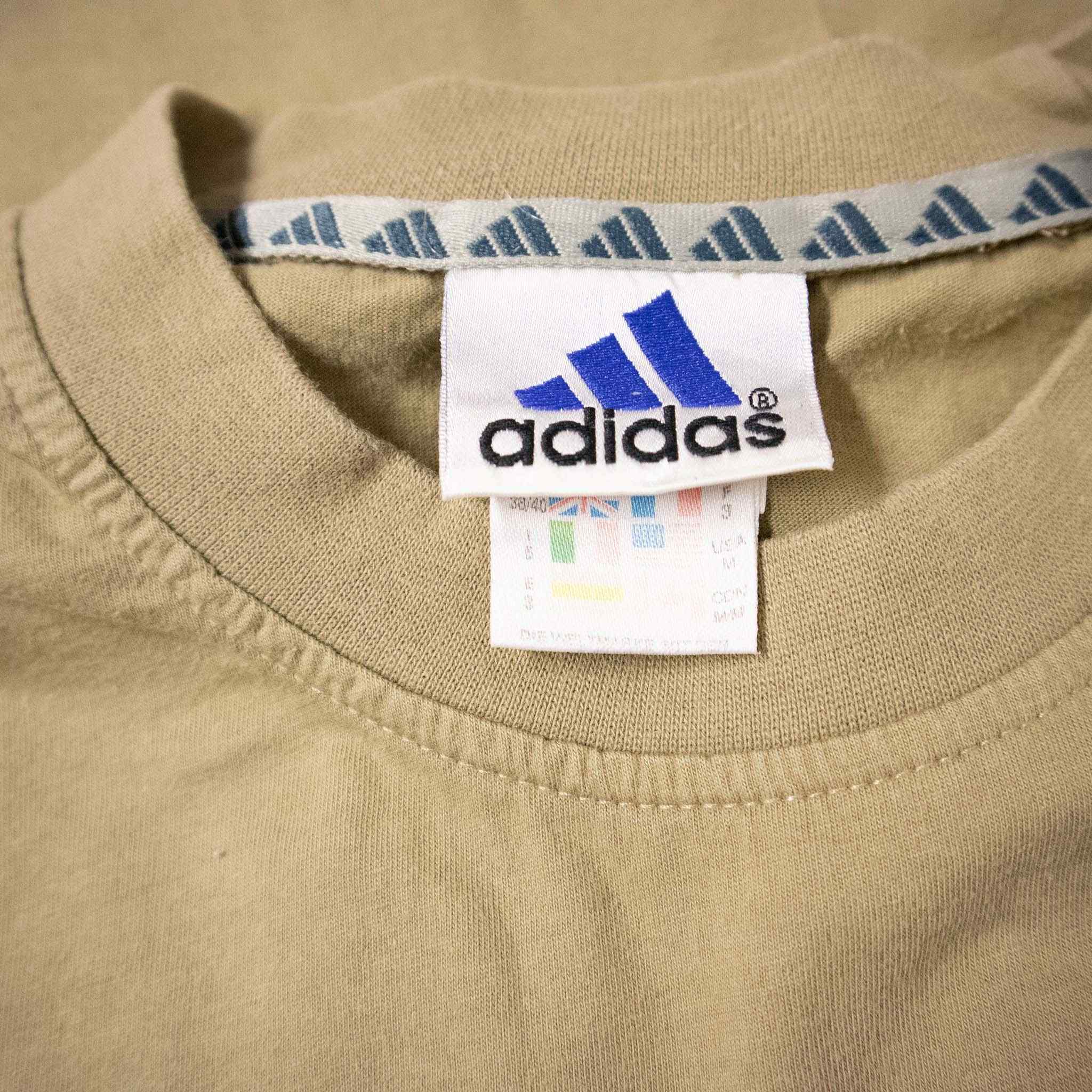 Adidas Vintage T shirt - Size M/L