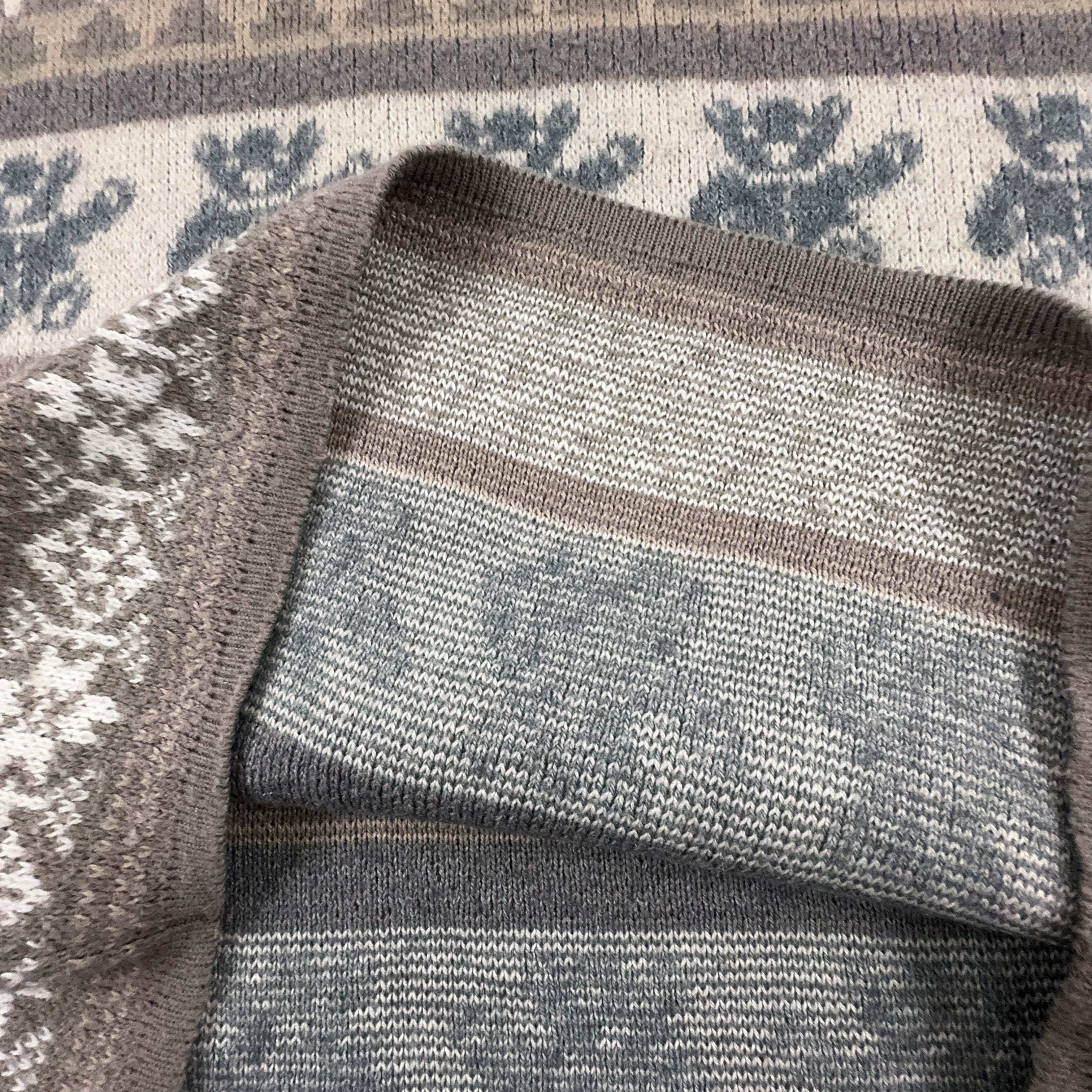 Vintage 30% wool beige patterned sweater Made in Italy - Size L/XL men